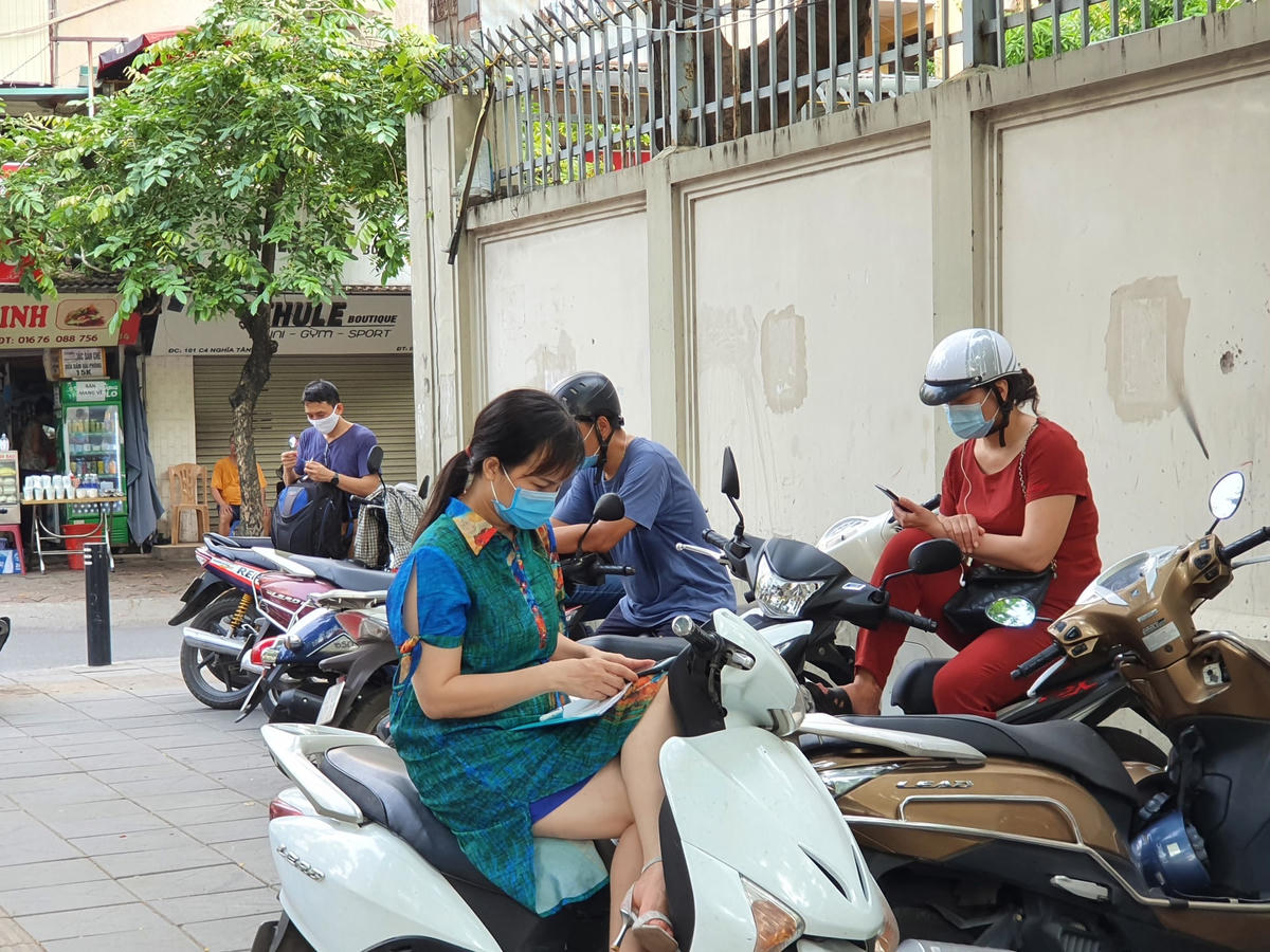 Hầu hết các phụ huynh đều cảm thấy yên tâm vì tình hình dịch bệnh đang được kiểm soát tốt, thí sinh được hướng dẫn chi tiết các biện pháp phòng, chống dịch...