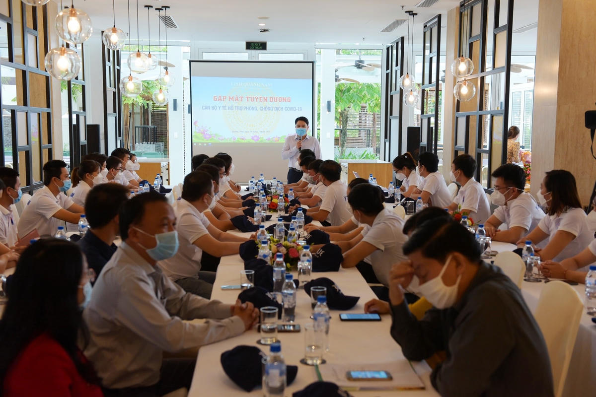 Ông Trần Văn Tân phát biểu tại buổi gặp mặt.