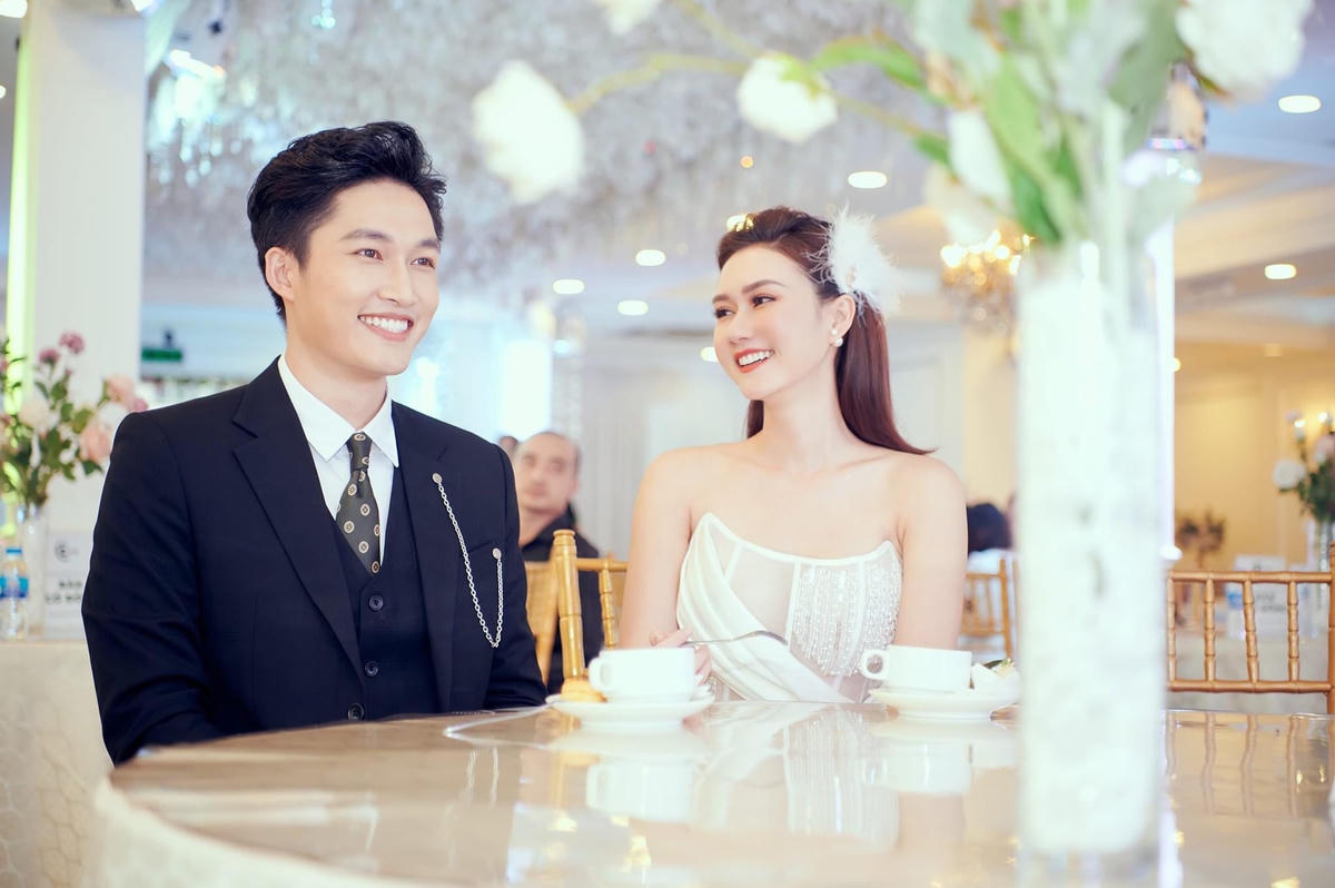 Họ thường xuyên tay trong tay tại các sự kiện và cũng không ít lần làm mẫu cho các bộ sưu tập áo cưới, áo dài...