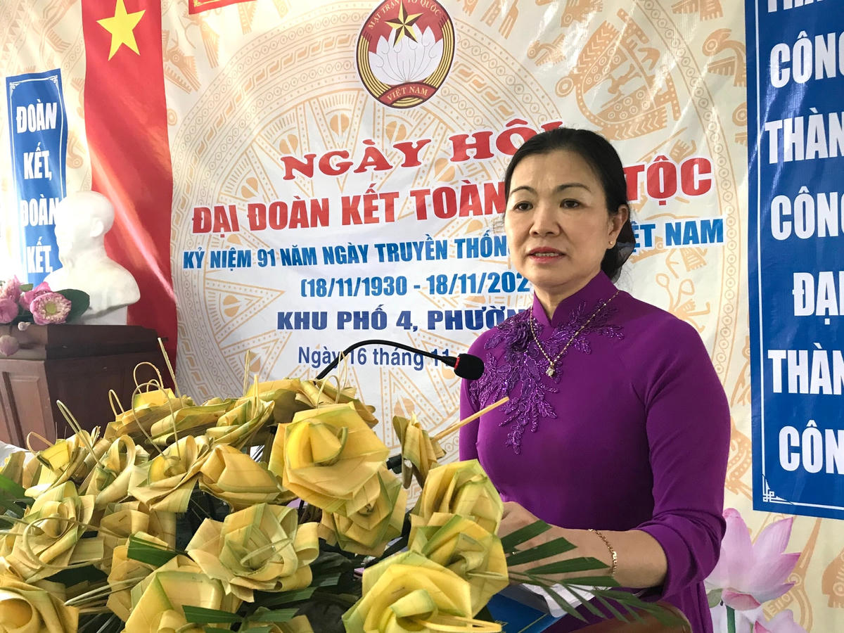 Phó Chủ tịch UBTƯMTTQ Việt Nam Trương Thị Ngọc Ánh phát biểu tại ngày hội.