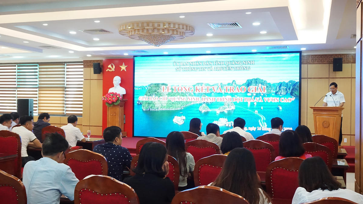 Quang cảnh lễ tổng kết và trao giải.
