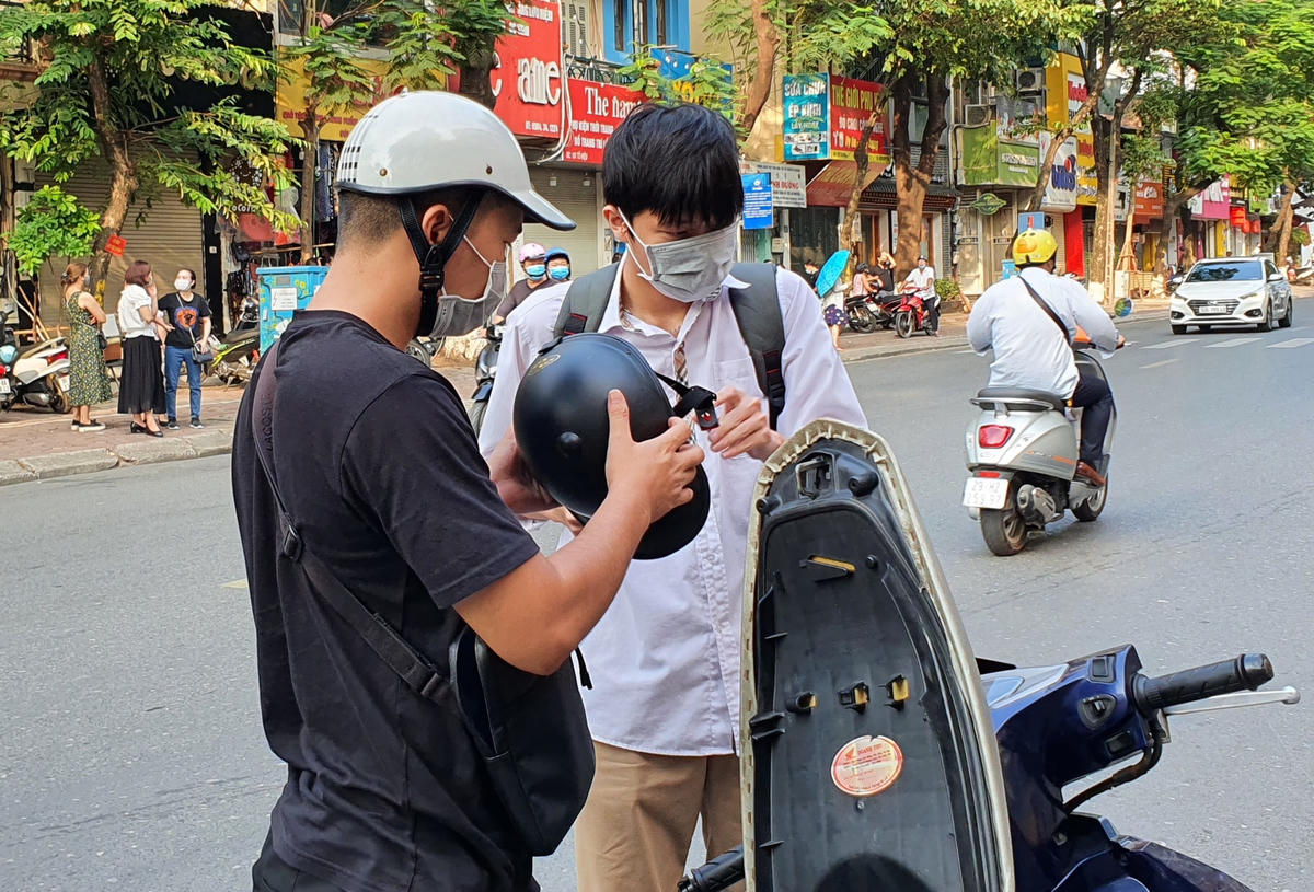 Tuy nhiên vẫn có khá nhiều thí sinh đến địa điểm thi sau 7h.