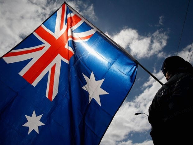 Cảnh sát Australia đã bắt giữ Thomas Sewell, kẻ đứng đầu nhóm tân Quốc xã có tên là "Mạng lưới Quốc xã". (Nguồn: The Guardian).