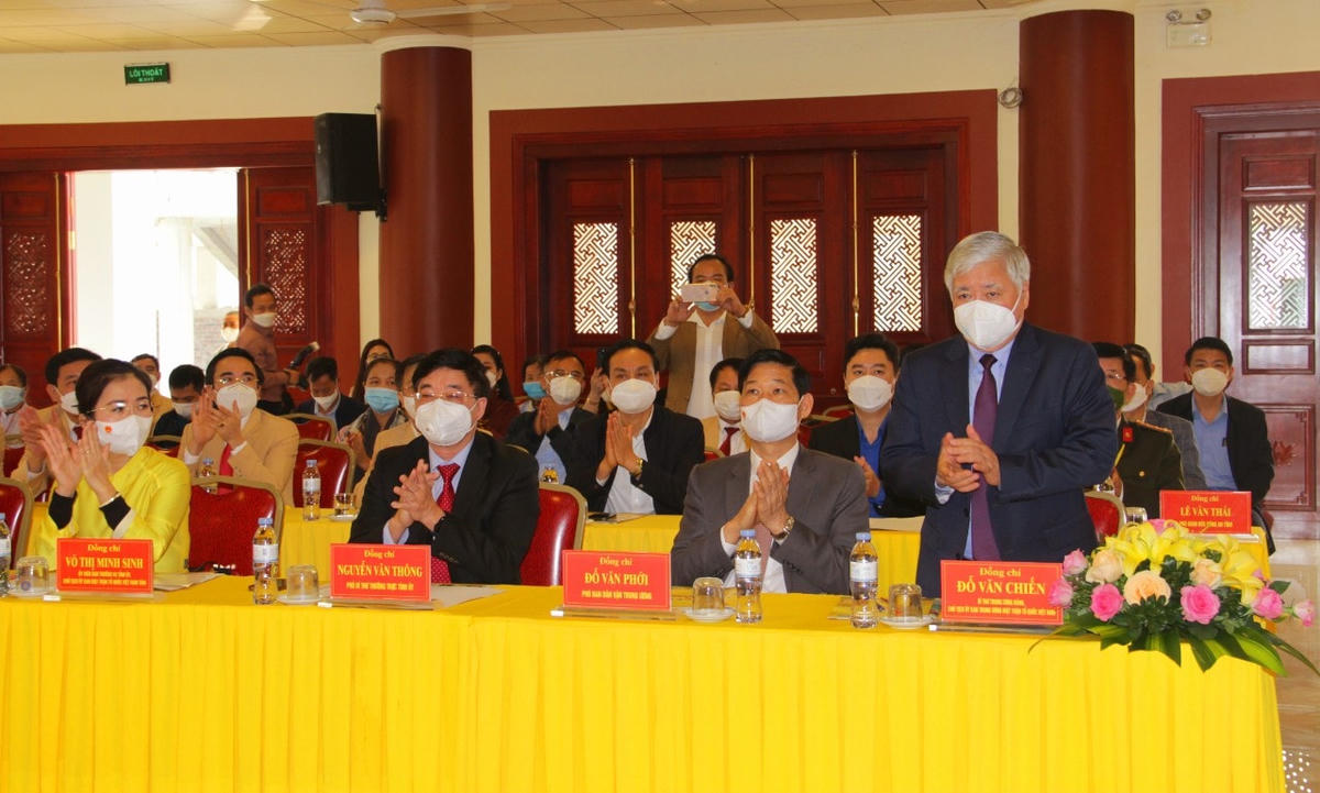 Bí thư Trung ương Đảng, Chủ tịch UBTƯ MTTQ Việt Nam Đỗ Văn Chiến tham dự Lễ ký kết Chương trình phối hợp giữa MTTQ và Ban Trị sự Giáo hội Phật giáo Việt Nam tỉnh Nghệ An. Ảnh: Điền Bắc.