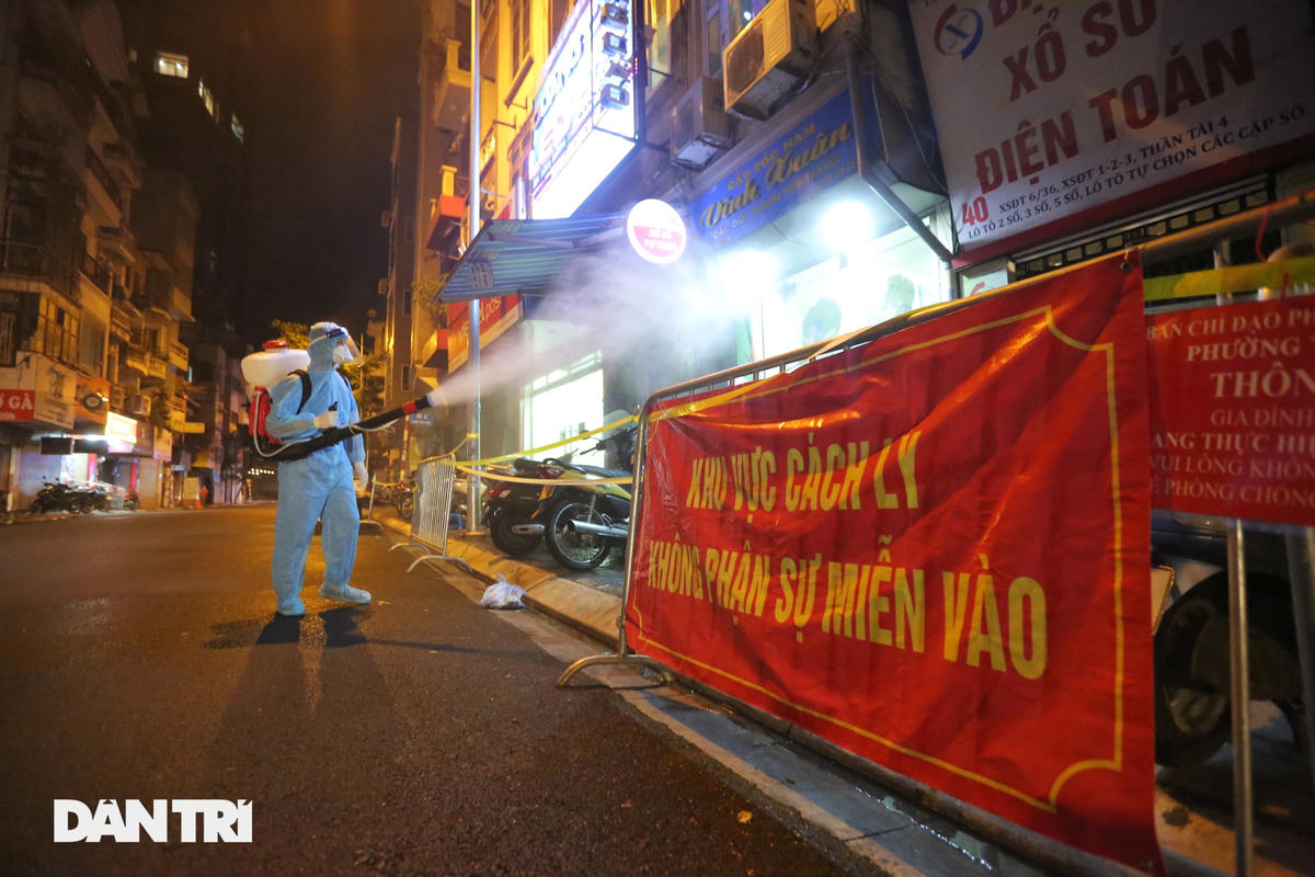 Hà Nội: Xuyên đêm phong tỏa, xét nghiệm hơn 100 người ở Thụy Khuê