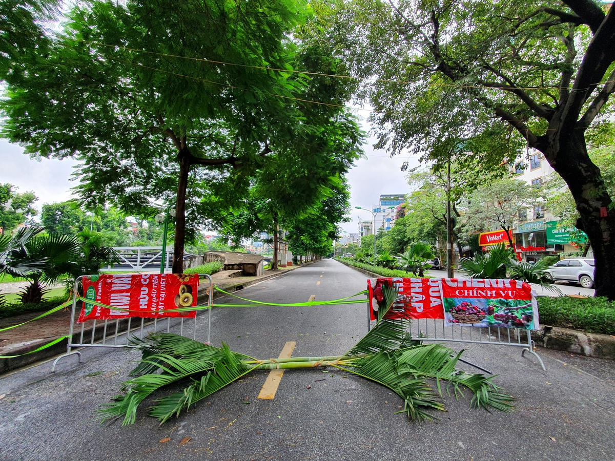 Từ ngày 8/9/2021, các chốt kiểm soát của thành phố sẽ kiểm soát người và phương tiện ra, vào thành phố, ra vào vùng 1 theo Giấy đi đường mới. Vì vậy, Công an thành phố kêu gọi người dân ở nhà, không ra đường khi không có việc thực sự cấp thiết và không có giấy đi đường theo quy định.