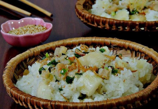 Xôi sắn là một món ăn truyền thống của đồng bào Dao.