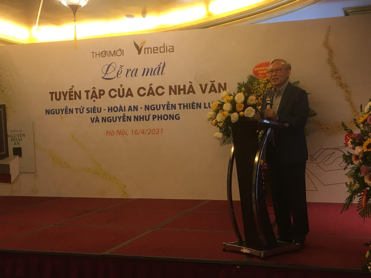 Thượng tướng Nguyễn Văn Hưởng, nguyên Thứ trưởng Bộ Công an, Thủ trưởng cũ của Đại tá, nhà văn Nguyễn Như Phong phát biểu.