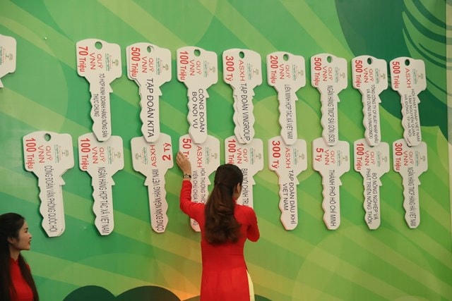 Rất nhiều Bộ ngành, đơn vị, địa phương, doanh nghiệp, cá nhân tham gia ủng hộ chương trình. Ảnh: Quang Vinh.