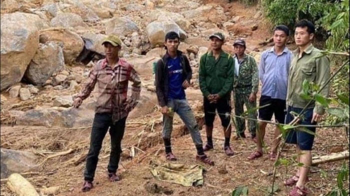 Hiện trường nơi xảy ra sạt lở khiến nhóm 4 người bị vùi lấp thương tâm.
