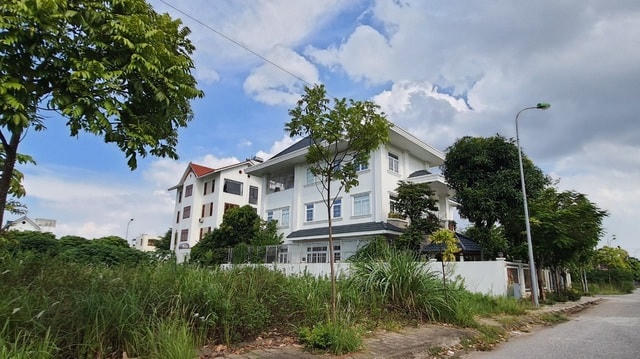 Những biệt thự mọc lên sai quy hoạch tại dự án Đầu tư xây dựng khu liên hợp khoa học - đào tạo tại thị xã Từ Sơn.