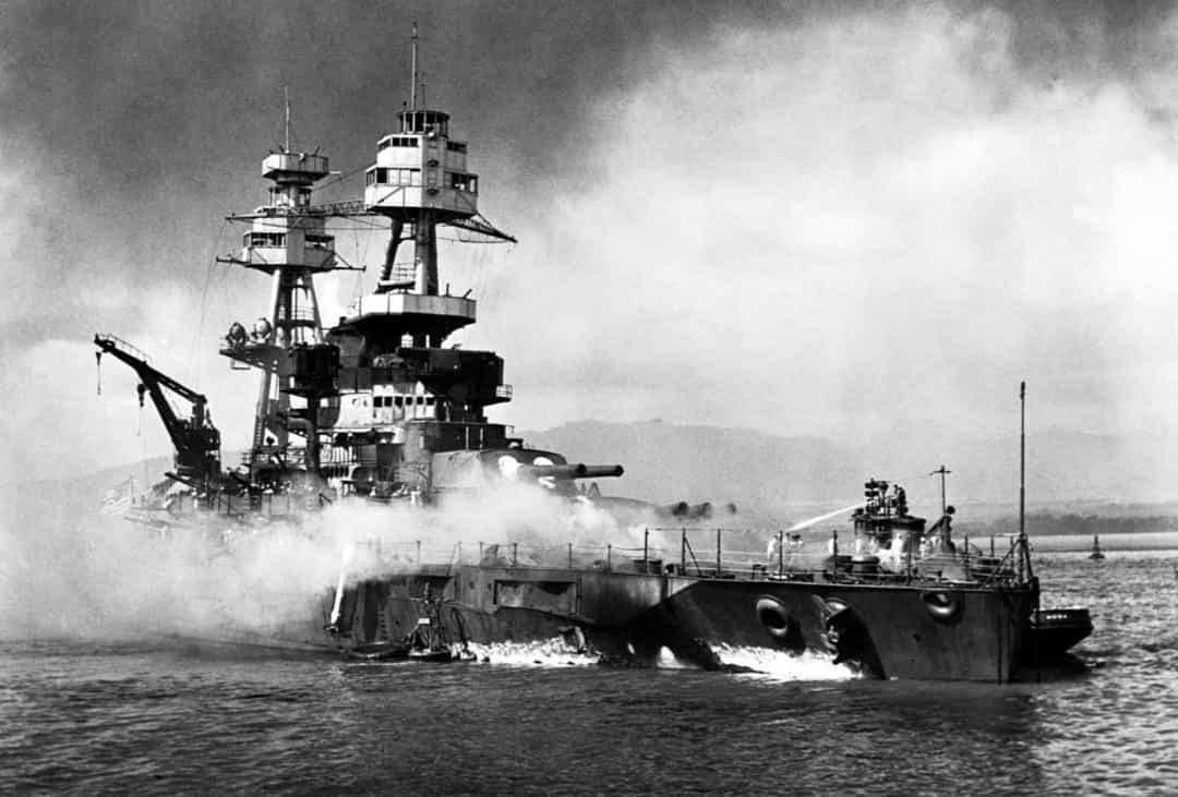 Tàu USS Nevada trở thành mục tiêu chính cho làn sóng máy bay ném bom thứ hai của Nhật Bản tấn công Trân Châu Cảng. Tàu bị trúng đạn, nhưng đã cố gắng đi đến phía tây của Đảo Ford trước khi tiếp đất.  