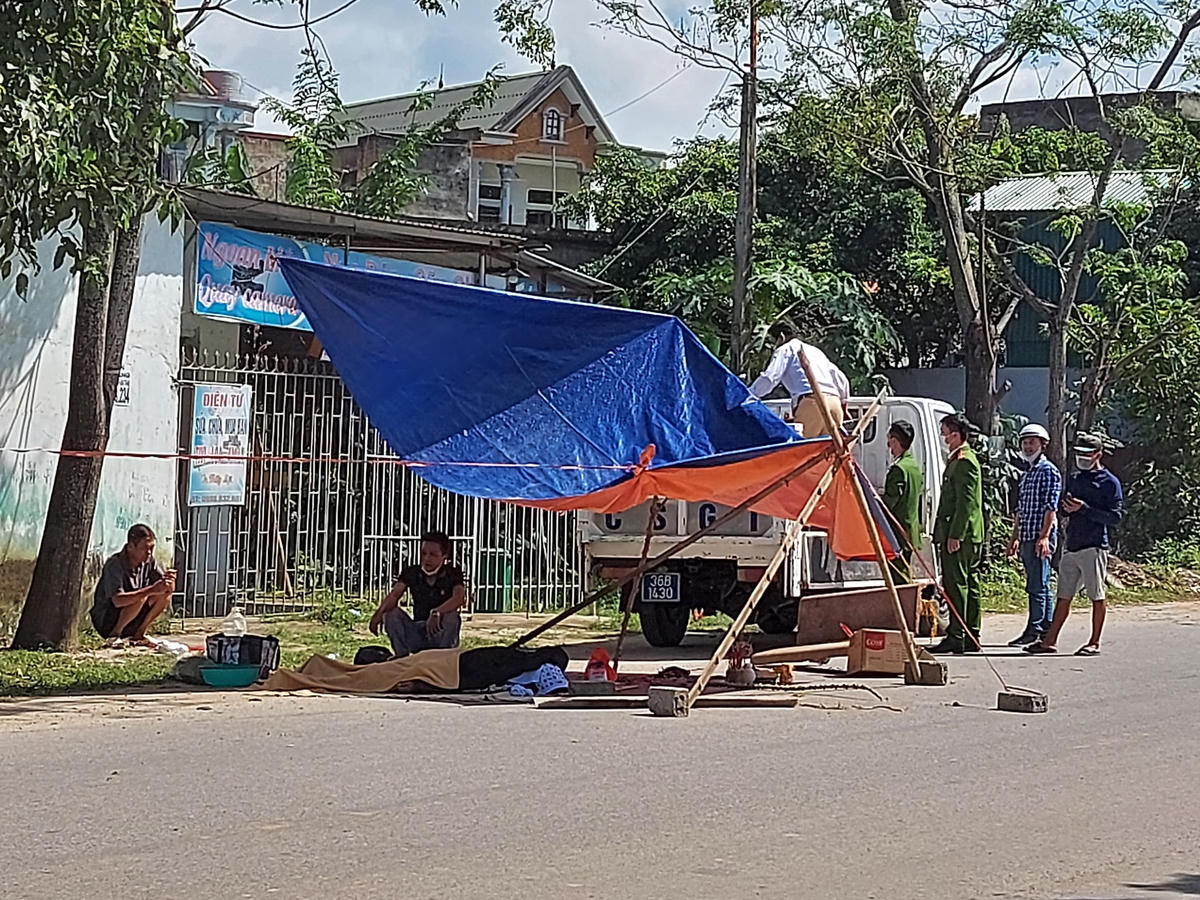 Vụ tai nạn xảy ra tại QL45, đoạn đi qua xã Đông Tiến, huyện Đông Sơn.