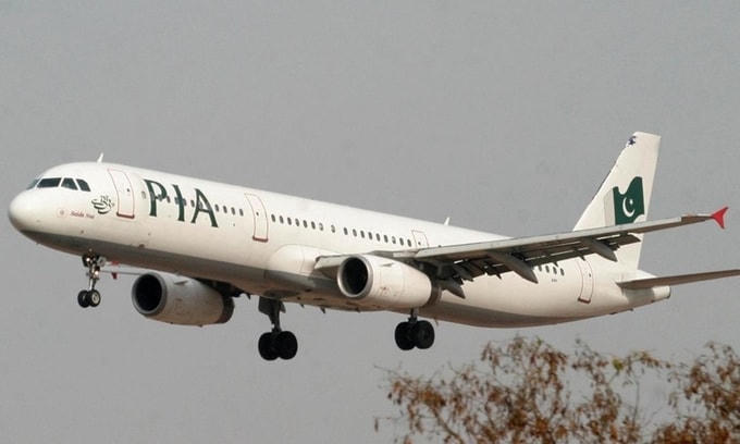Một máy bay của PIA chuẩn bị hạ cánh ở Islamabad năm 2017. Ảnh: Reuters. 