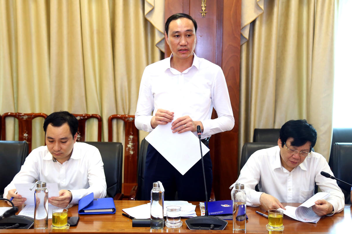 Phó Chủ tịch Phùng Khánh Tài thông tin về tiến độ Giải. Ảnh: Kỳ Anh.