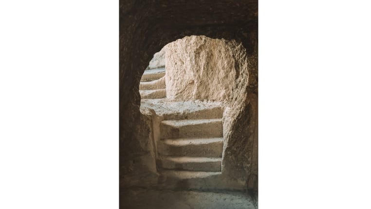 Ngày nay vẫn còn khoảng 500 hang động còn sót lại. Ảnh: CNN.