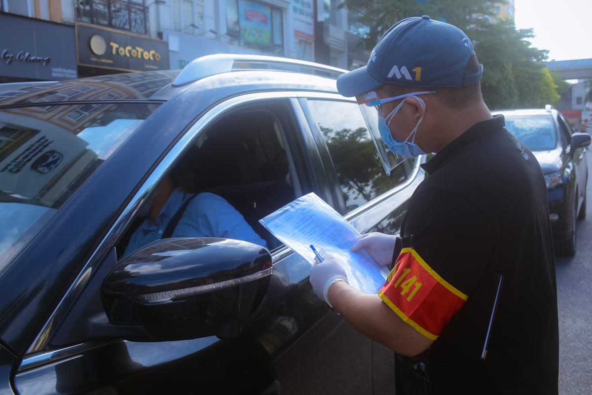 Quá trình kiểm tra nhanh chóng, nếu có đầy đủ giấy tờ mỗi phương tiện chỉ mất từ 1-2 phút.