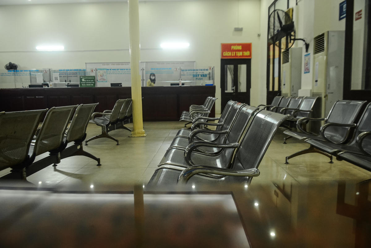 Tổng lượng vé tàu Tết năm nay chưa được phía đường sắt công bố. Đợt đầu, vé bán cho các đoàn tàu chạy tuyến Bắc - Nam gồm: SE1/2, SE3/4, SE5/6, SE7/8 và một đôi tàu chặng ngắn Sài Gòn - Đà Nẵng với khoảng 36.000 chỗ.