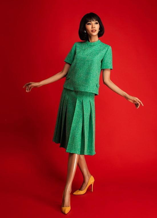 Có kinh nghiệm "chinh chiến" ở London Fashion Week và từng học 1 năm về thiết kế thời trang tại Anh nhưng Hoàng Thùy vẫn gặp nhiều khó khăn trong quá trình tạo nên loạt sản phẩm đầu tay.
