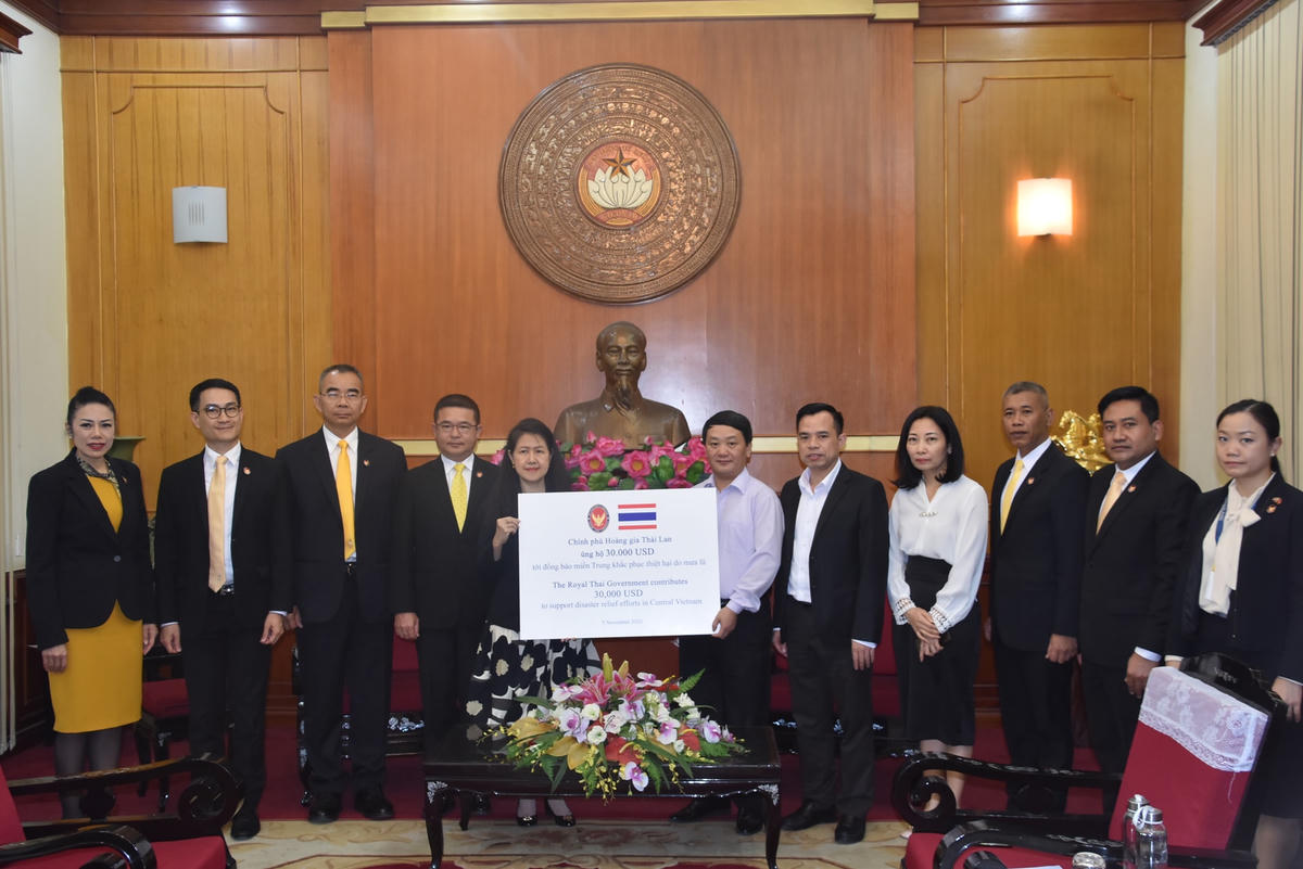 Phó Chủ tịch - Tổng Thư ký Hầu A Lềnh tiếp nhận ủng hộ từ Chính phủ Hoàng gia Thái Lan.