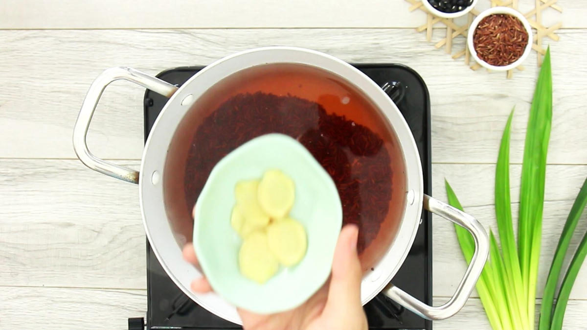 Cách làm nước đậu đen và gạo lứt thơm ngon, giảm cân