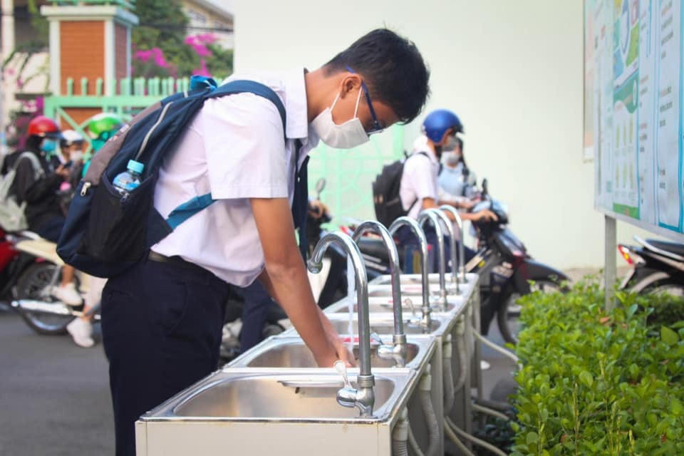 HS thực hiện các biện pháp phòng, chống dịch Covid-19 khi trở lại trường.