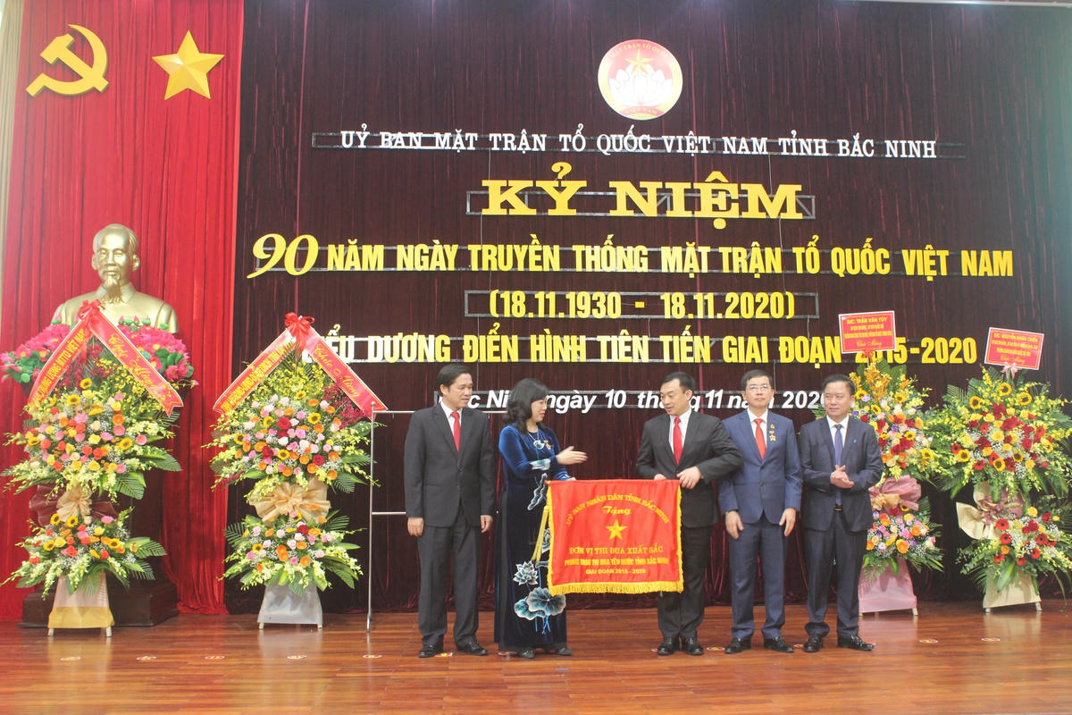 Ủy ban MTTQ tỉnh được nhận cờ thi đua xuất sắc của Ủy ban Nhân dân tỉnh Bắc Ninh.