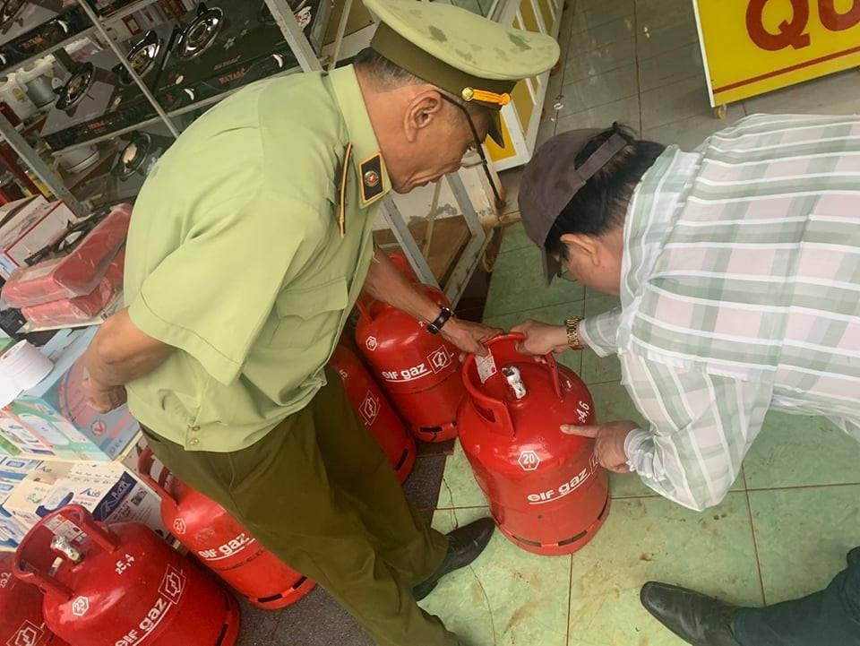 Đường dây sản xuất gas lậu làm giả cả tem chống hàng giả.