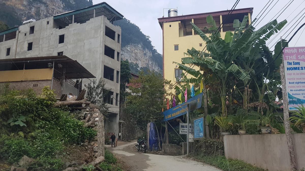 Nhiều nhà nghỉ đợi thợ xây hoàn thiện, đưa vào sử dụng.