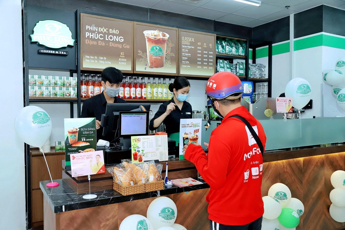 Đặt mua trà, cafe Phúc Long qua ứng dụng di động và được phục vụ tận nơi.