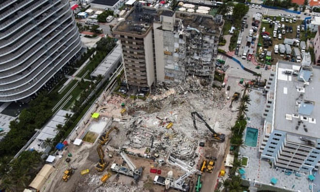 Hiện trường vụ sập chung cư 12 tầng ở Miami nhìn từ trên cao. Ảnh: Getty.  