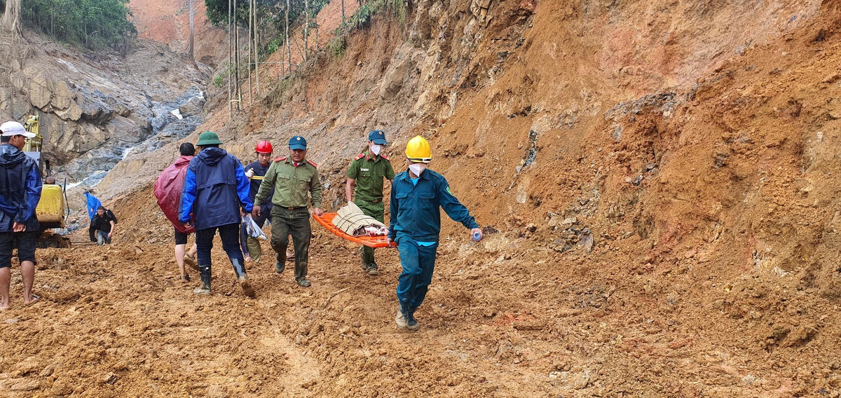 Lực lượng chức năng đang tổ chức tìm kiếm nạn nhân mất tích.