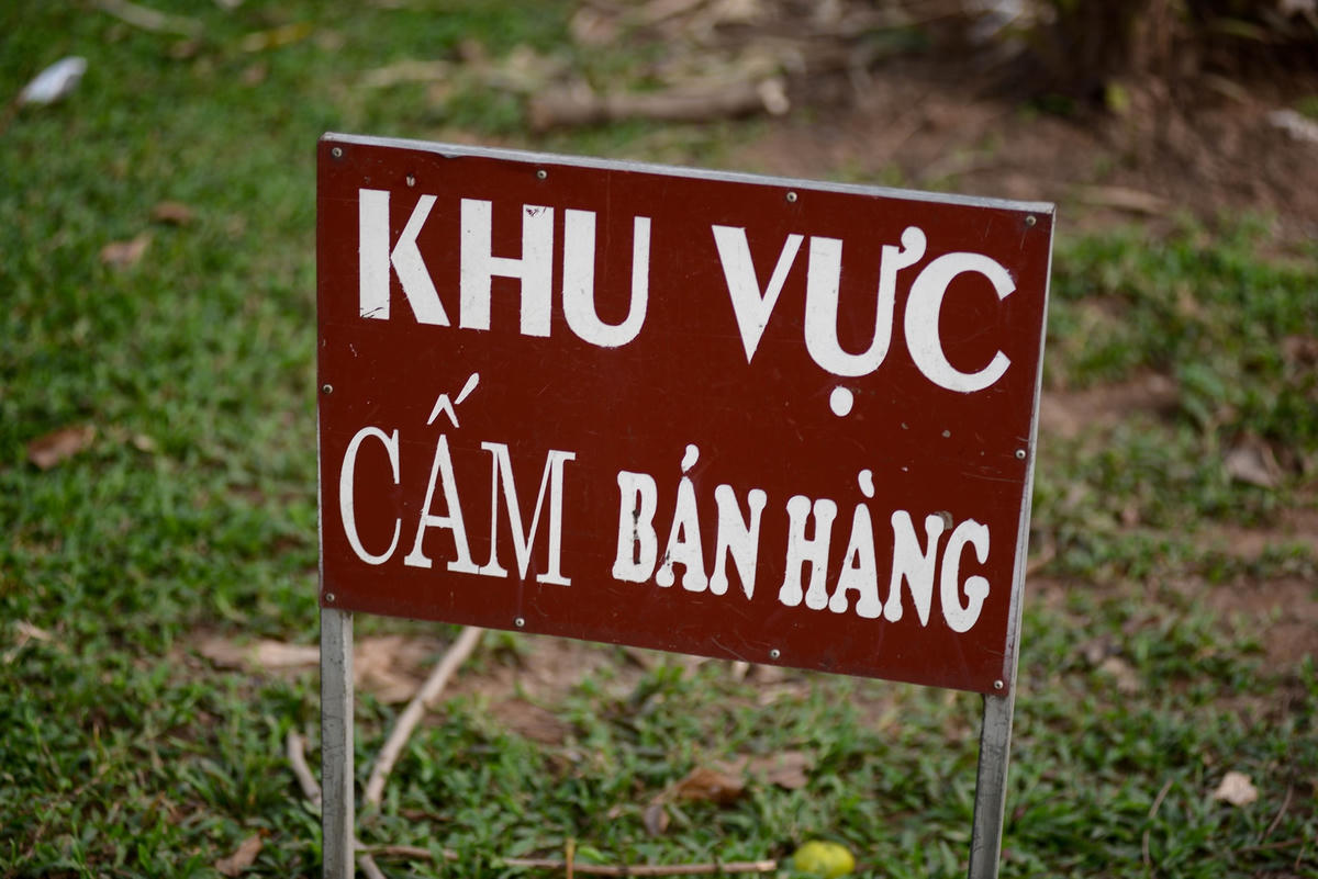Lấn chiếm vỉa hè Hồ Tây: Dẹp rồi đâu lại vào đấy
