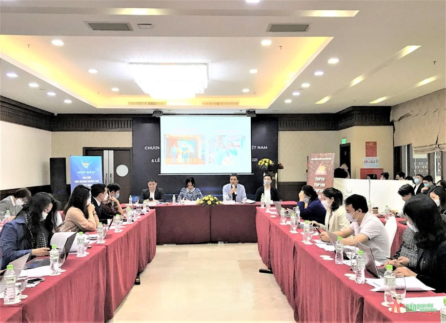 Quang cảnh buổi họp báo. 