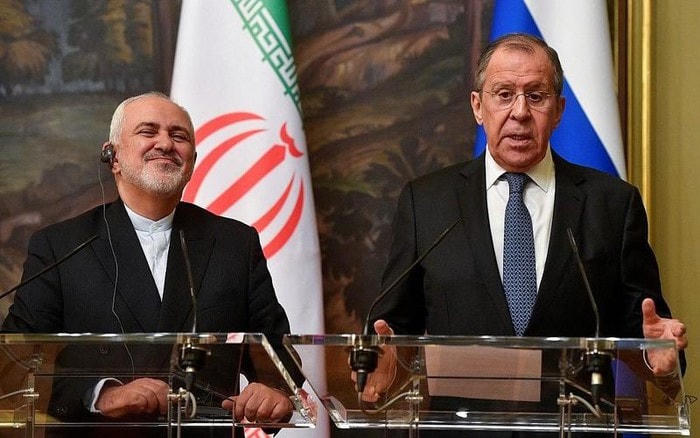 Ngoại trưởng Iran Mohammad Javad Zarif (trái) và Ngoại trưởng Nga Sergei Lavrov. Ảnh: AFP.