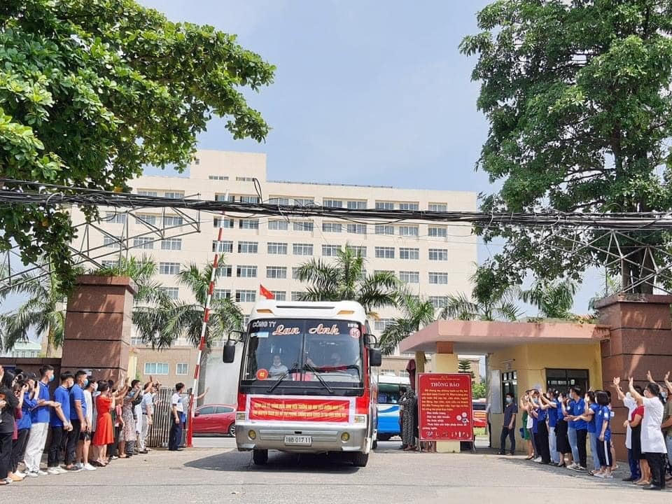 Xe đưa đoàn rời cổng trường, lên Sân bay Nội Bài. Công việc cụ thể của các thành viên trong đoàn tại tỉnh Đồng Nai sẽ do Ban Chỉ đạo phòng, chống dịch Covid-19 Bộ Y tế và tỉnh Đồng Nai phân công.