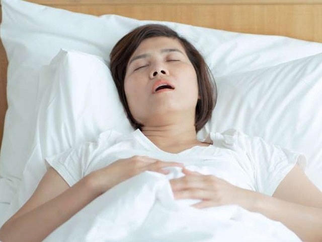 Người mắc bệnh tim thường xuất hiện triệu chứng khó thở kể cả khi phải gắng sức hoặc không. Ảnh minh họa.