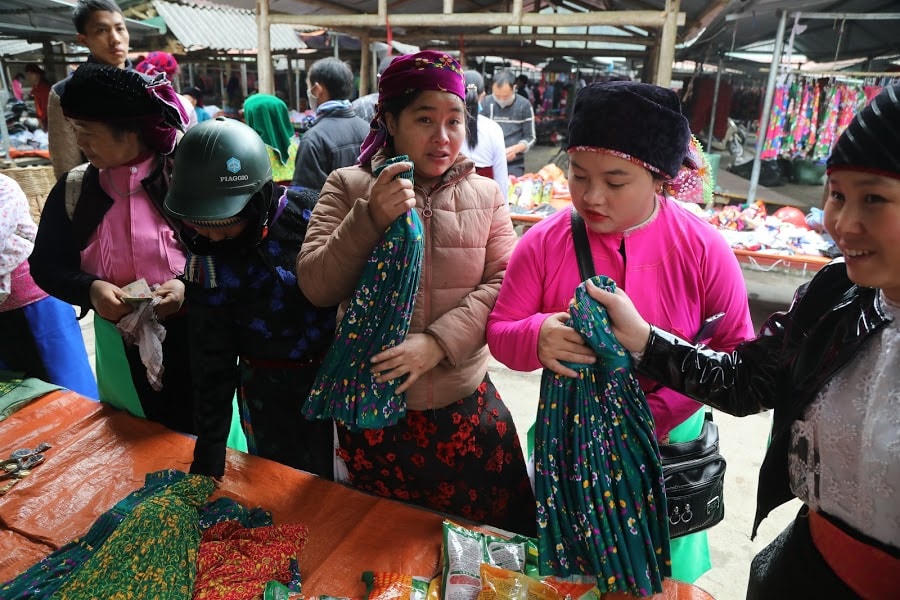Lưu luyến chợ phiên