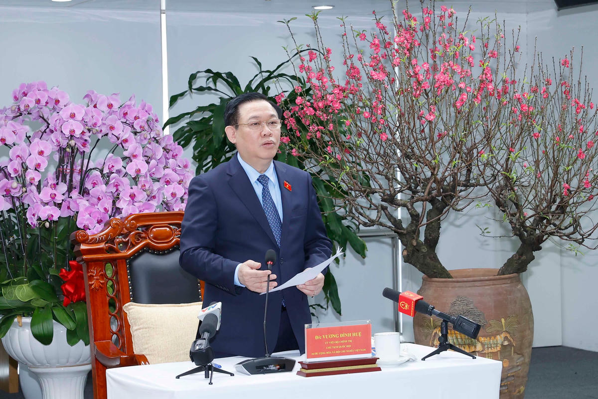 Chủ tịch Quốc hội Vương Đình Huệ phát biểu tại cuộc làm việc, chúc Tết Tập đoàn Dệt may Việt Nam.