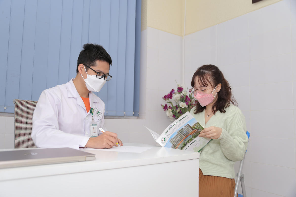 Khám tư vấn cho bệnh nhân hậu Covid-19.  Ảnh: BVĐK Đức Giang