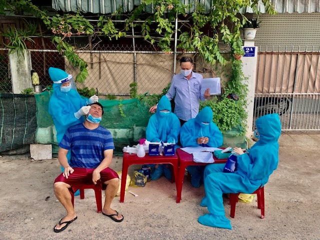 Khánh Hòa xét nghiệm cho các hộ dân có nguy cơ cao trong vùng thực hiện chỉ thị 16