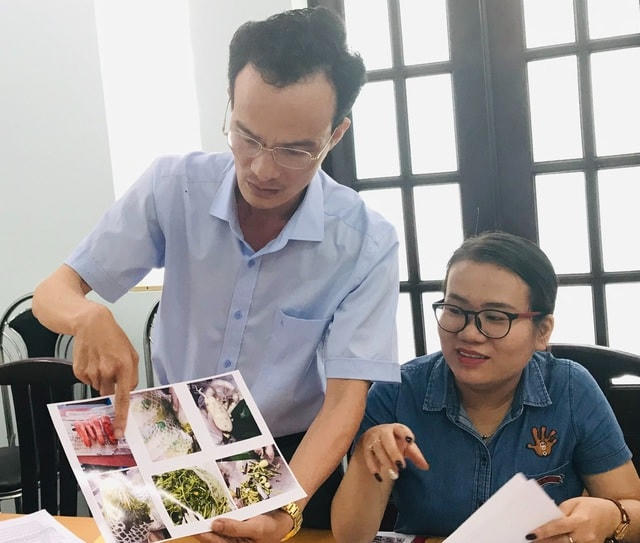 Anh Trần Đức Hùng xúc động khi nhìn lại hình ảnh suất ăn, thực phẩm tại trường học của con.