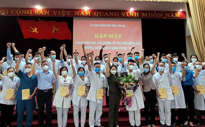 Đoàn công tác y tế của tỉnh Yên Bái lên đường tiếp sức phòng, chống dịch.