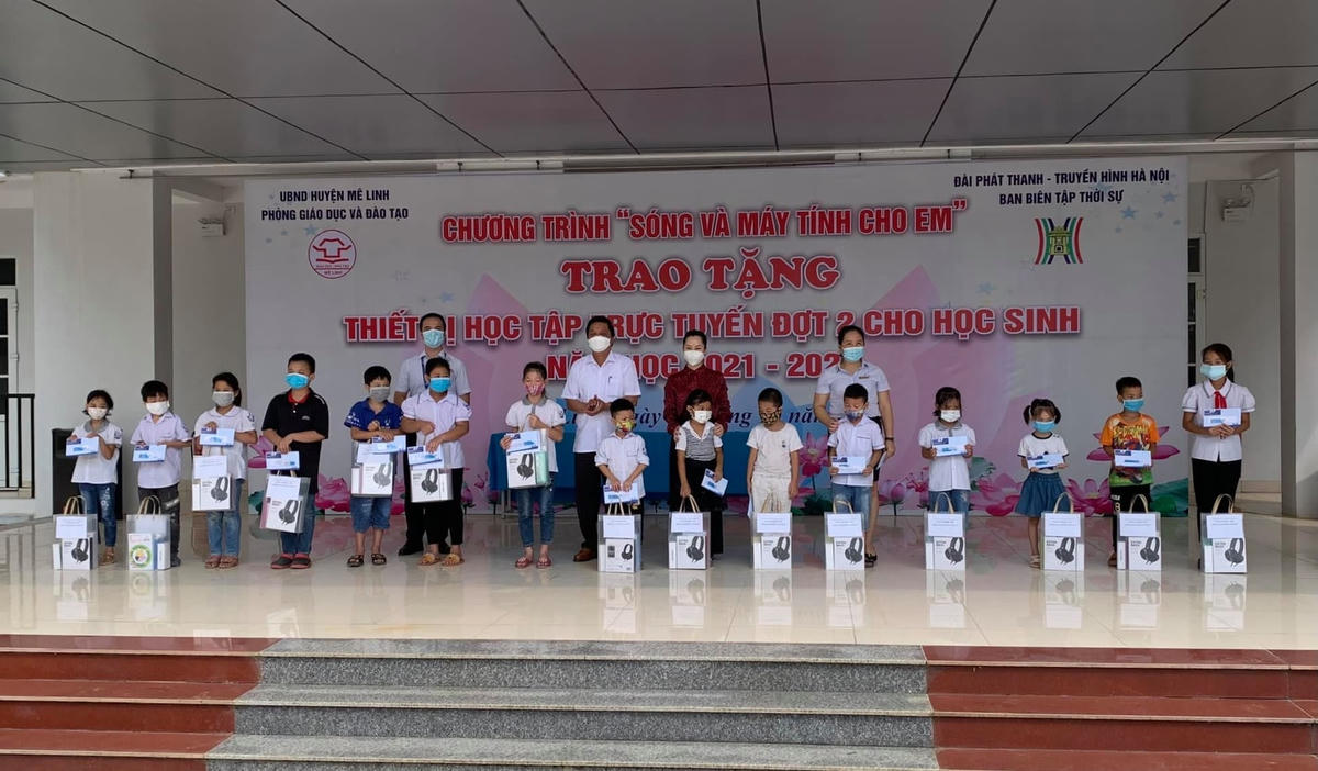Chương trình cùng em học tốt trong đại dịch Covid-19: Tiếp sức cho các em tới trường