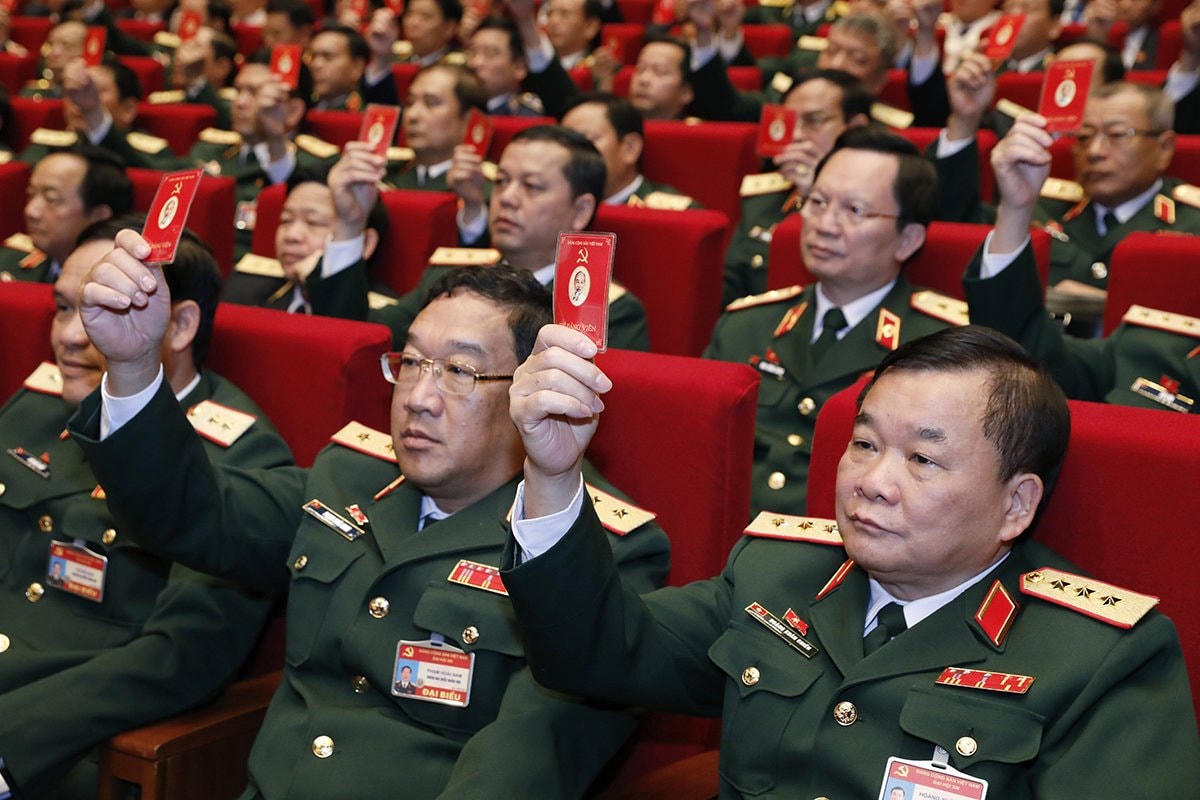 Các đại biểu quyết thông qua chương trình Đại hội.