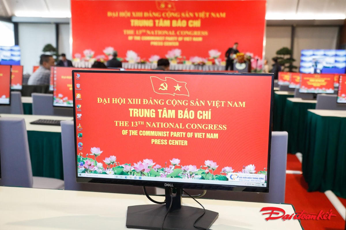 Trung tâm báo chí trang bị toàn bộ máy tính để bàn có kết nối mạng để phục vụ và đáp ứng yêu cầu tác nghiệp của các phóng viên.
