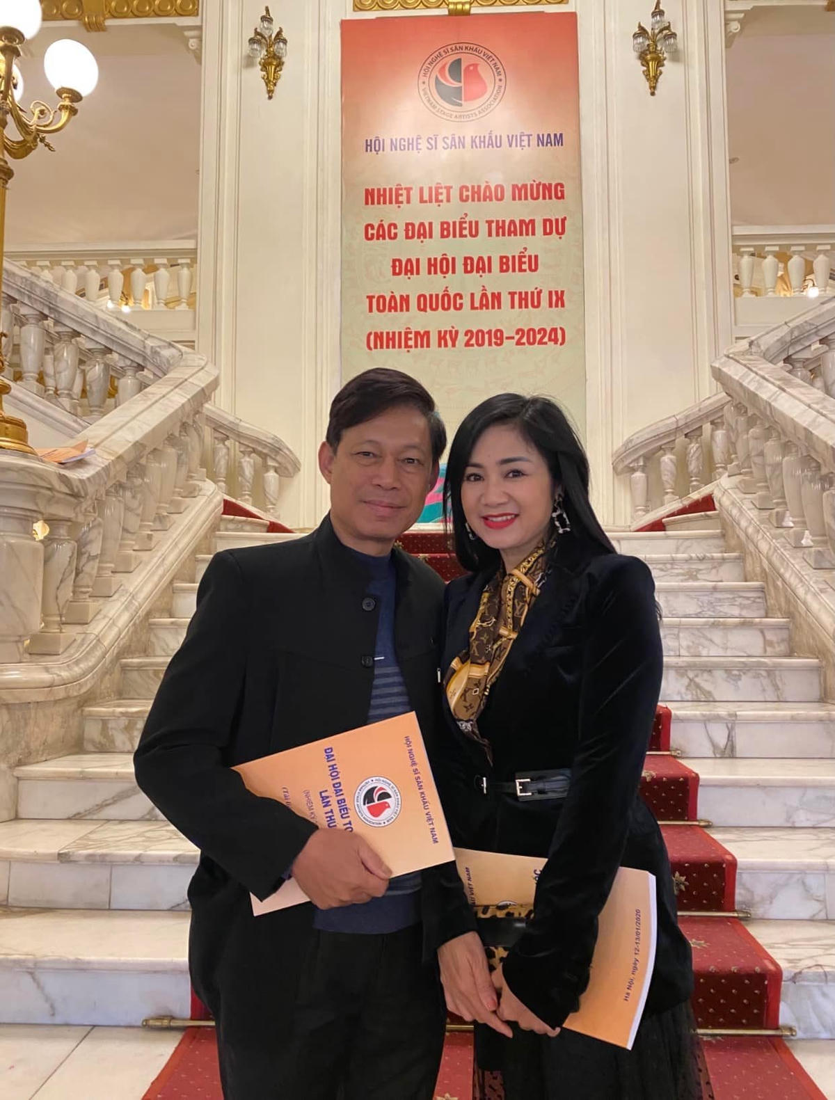 NSND Thu Hà xót xa trải lòng mình trước tin buồn NSƯT Tiến Hợi qua đời. 