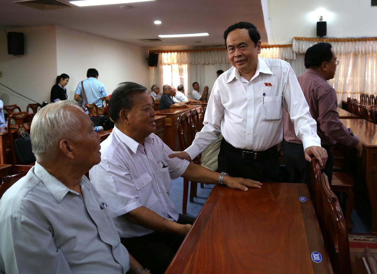 Chủ tịch Trần Thanh Mẫn gặp gỡ cử tri.