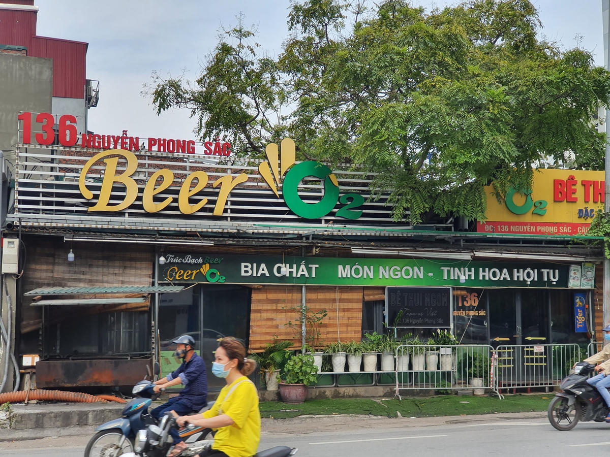 Trước đó, chiều 11/5, Phó Chủ tịch UBND TP Hà Nội Chử Xuân Dũng đã kí văn bản hỏa tốc gửi các cơ quan liên quan về việc tạm dừng một số hoạt động có nguy cơ lây lan dịch Covid-19. 