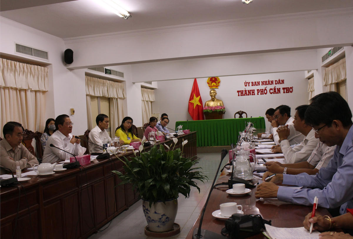 Quan cảnh buổi làm việc